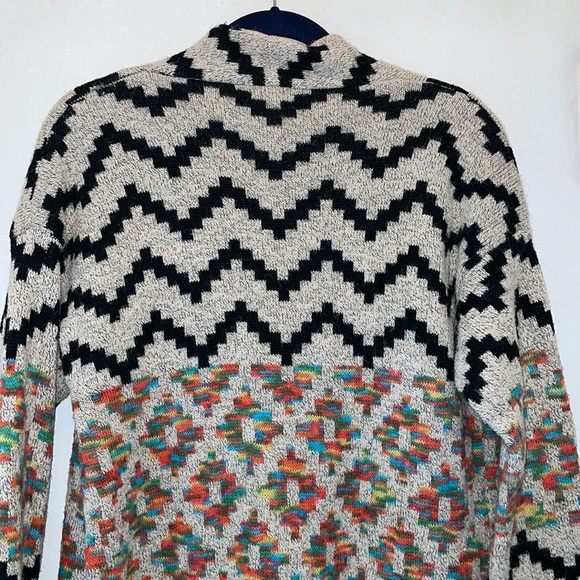 Sweater Medium GUC - Picture 7 of 10